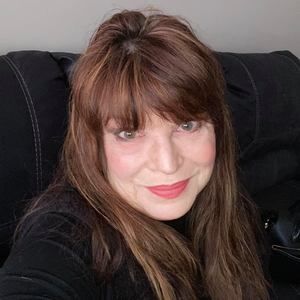 Meet your Posher, Lorie